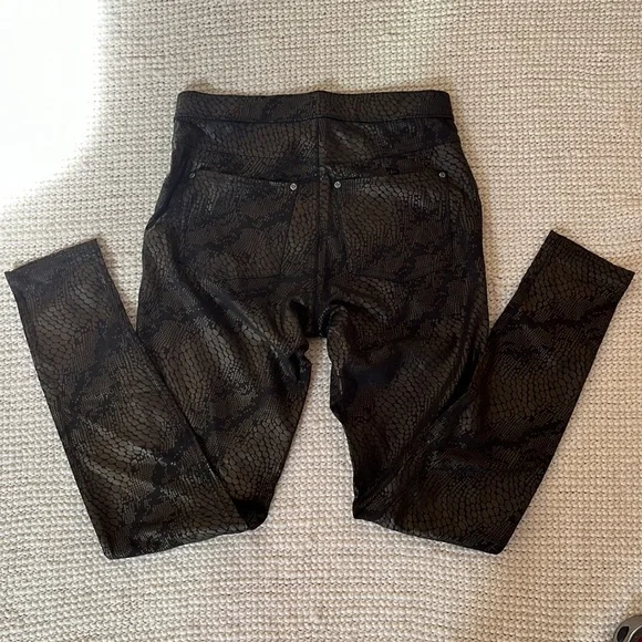 Hue Animal Print pants, Size small, In Excellent Condition, smoke free home - Picture 8 of 9